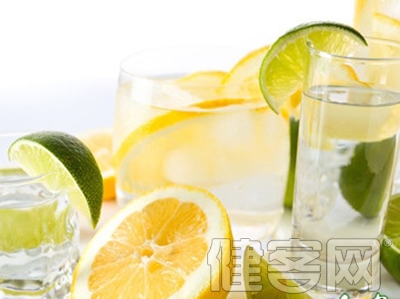 檸檬蜂蜜水的做法 讓你喝出好身材