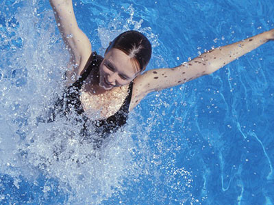 夏季游泳減肥 最燃脂的泳姿4式