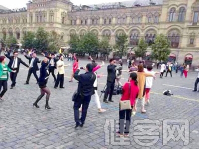 中國大媽莫斯科跳廣場舞引警察 比國足更快走向世界