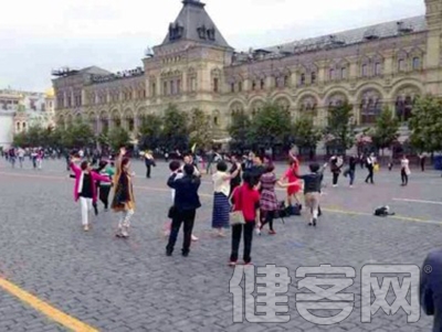 中國大媽莫斯科跳廣場舞引警察 比國足更快走向世界