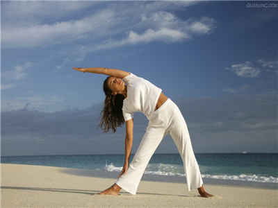 7式簡單瑜伽動作 動動更健康