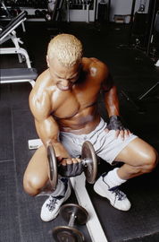如何讓健身鍛煉練就出突顯股肌肉