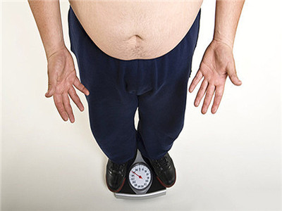 經常稱體重有助減肥 男性效果更明顯