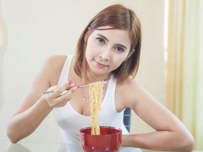 肥胖或過度節食都可導致女性閉經？