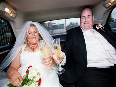 愛爾蘭肥胖夫妻為拍婚紗照減150公斤 曾壓壞四張床